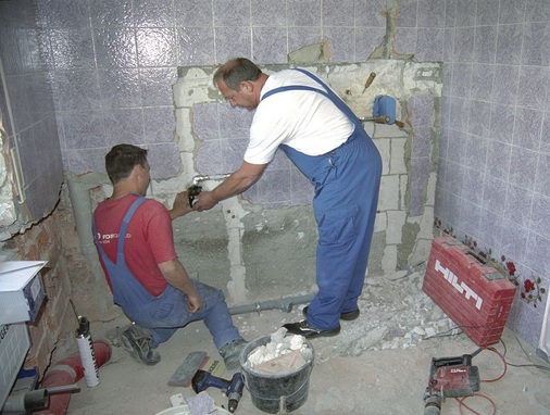 Badmodernisierungen sind oft sehr „staubige Angelegenheiten“. SHK-Unternehmer Werner Manz setzt deshalb auf das Staubschutz-Konzept „Roomclean“