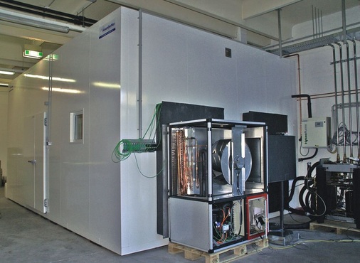Die neue Klima­kammer nutzt IDM zur Optimierung und Entwicklung von Luftwärmepumpen. Bei stets konstanten Umweltbedingungen lassen sich damit ­verschiedenste Einstellungen an der Wärmepumpe testen