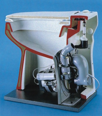 Bild 6 Klosettkombination mit integrierter Kleinhebeanlage für ein Spülwasservolumen von drei Liter