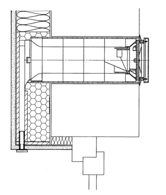 Bild 2 Der Außenwand-Luftdurchlass wurde oberhalb des Fensters angebracht. Durch einen Spalt, der außenseitig mit einem Insektenschutz versehen ist, wird die Außenluft zum eigentlichen ALD geleitet