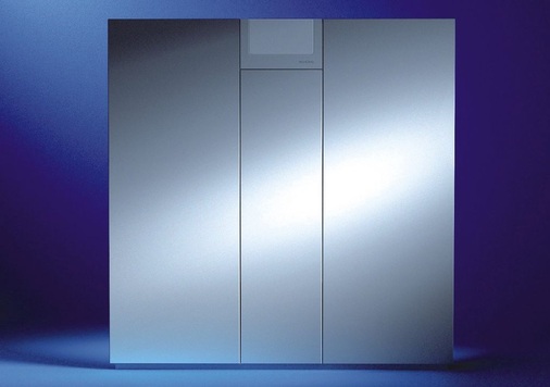 Bild 4 Schüco bietet seit März eine Kältemaschine mit 15 bzw. 30 kW als Komplettsystem mit Kollektoren an