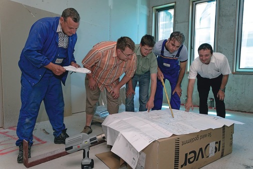 Kooperation zwischen Sanitär- und Heizungsgewerk (v. l.): Steffen Eichler und Gerald Berger (Berger Haustechnik), Steffen Ihme und Matthias Uebrück (Bau- und Haustechnik Bad Düben) sowie Viega-Verkaufsberater Michael Göller