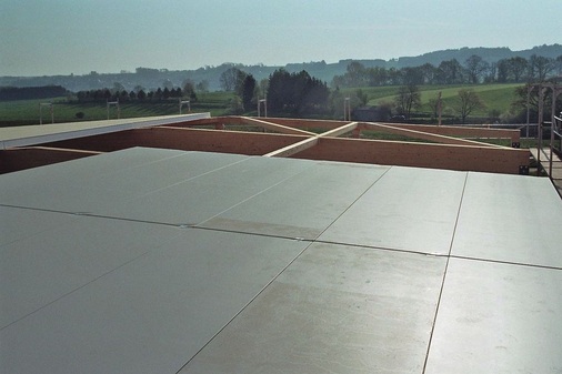 Mit ECP-Dachelementen können Vorteile der Sandwich­bauweise auch im Flachdachbereich genutzt werden