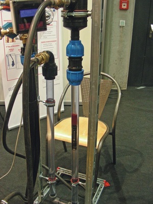 Wie kalt oder wie warm ist es am Ende der Sonde? Dieses drahtlose Bohrlochmessgerät von Geowatt, Zürich, erfasst Temperaturprofile in Erdwärmesonden