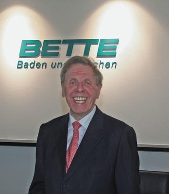 Bette-Chef Fritz-Wilhelm Pahl: „In Sachen Produktvielfalt, Qualität, Service und Innovationen sind wir ganz klar Marktführer.“ Bette investiert in den Jahren 2007 und 2008 in Delbrück insgesamt 28 Millionen Euro