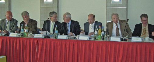 Der ZVSHK-Vorstand (v.l.) Dieter Lackmann, Vizepräsident Werner Obernmeier, Manfred Stather, Präsident Bruno Schliefke, Hauptgeschäftsführer Michael von Bock und Polach, Rolf Richter und Friedrich Budde