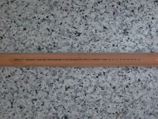 Um sicherzustellen, dass nur Rohre mit ausreichender Wanddicke eingebaut werden, müssen die Kupferrohre DVGW-geprüft und mit einer DV-Nummer gekennzeichnet sein