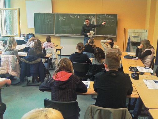 Nachwuchs- und Imagewerbung: ­ Die Schüler einer ­Realschule erhielten einen praxisnahen Einblick in den Beruf des Anlagenmecha­nikers für Sanitär, ­Heizung und Klima durch Alexander ­Stamos