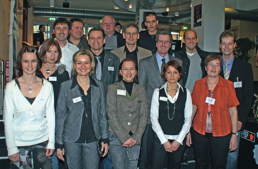 Engagierten sich bei der gemeinsamen Kundenaktion im Bruchsaler Kino: Die Vertreter der Firmen Hema Sanitärtechnik, Petermann Sanitär und Heizung, Barth Heizung Lüftung Sanitär, Oßfeld Wärmetechnik, Reineck Blech Bäder Heizung, Eiser Blech Sanitär, Schäfer Sanitär-Heizung-Blechnerei und Siegel Haustechnik