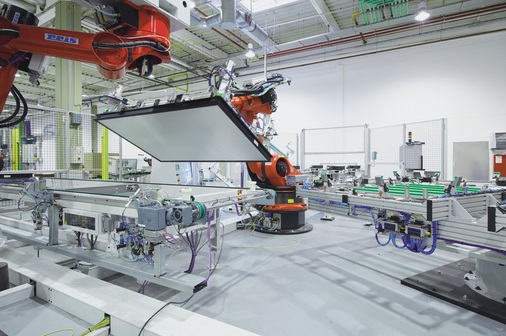 400 Flachkollektoren pro Tag werden im Zweischicht-Betrieb hergestellt. Das Investitionsvolumen für die Fertigung lag bei rund fünf Millionen Euro