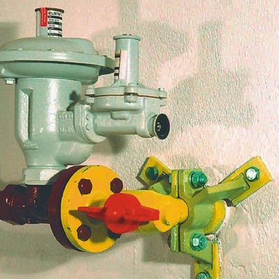 Eine Ausziehsicherung am Hausanschluss kann Bewegungen der Leitung nicht verhindern