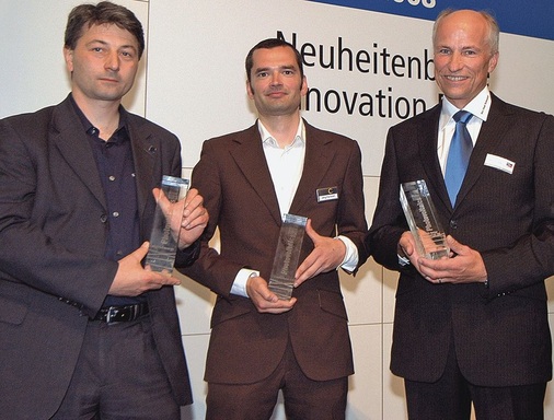 Die drei Preisträger im Bereich Photovoltaik des erstmals ausgelobten „Intersolar Award 2008“ waren (v. l.): Martin Sauter (Skytron Energy), Jörg Fernsler (Phoenix Solar) und Detlev Tschimpke (SMA Solar Technology)