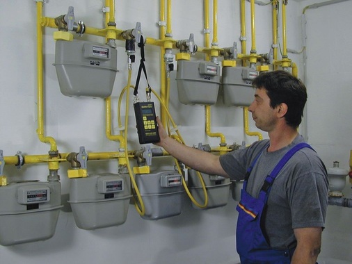 In Betrieb befindliche Gasleitungen sind in Zeitabständen von zwölf Jahren einer Gebrauchsfähigkeitsprüfung zu unterziehen