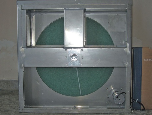 Solar Assisted Desiccant Cooling Systeme mit festen Sorptionsmitteln sind bei den marktgängigen Systemen in einem Drehrad eingelagert