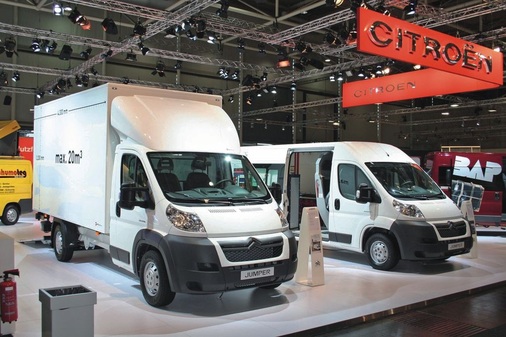 Volumen satt: Schafft der Jumper als Kastenwagen bis zu 17 m³, so können im Kofferaufbau noch einmal 3 Kubik mehr drin sein