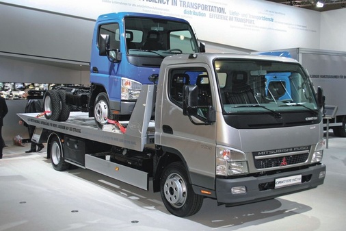 Der kleinste Mitsubishi Canter ist ein 3,5-Tonner. Fahrgestelle mit zwei Kabinenbreiten können verschiedenste Aufbauten tragen