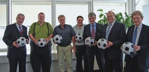 Unterstützung für die GET Nord durch den SHK-Großhandel (v.l.): Messe-Vorsitzender Bernd Aufderheide, Peter Jensen (Peter Jensen), Ulrich Liehr (Hermann Stitz), Michael Brennenstuhl (Walter Wesemeyer), Erik Braeuninger (Andreas Paulsen), Frank Wolgast (Walter Wesemeyer) und Walter Woh­lert (SHK-Innung Hamburg)