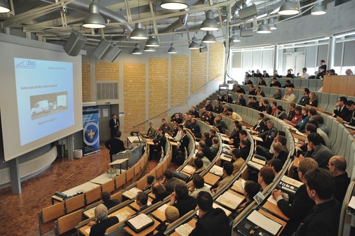 Auf dem 5. Biberacher Geothermietag lag der Schwerpunkt auf den praktischen Betriebsergebnissen ausgeführter Wärmepumpenanlagen. Dazu gab es einige kritische Stellungnahmen der Referenten