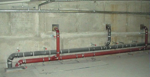 Gusseiserne Abflussrohre im Einsatzoben: KML-Rohr für fetthaltige Abwässerunten: SML-Rohr für häusliche Abwässer