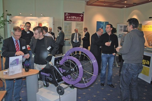 Die Begleitausstellung zeigte den aktuellen Stand zu Inspektionsgeräten und Sanierungsverfahren und lud zum Meinungsaustausch ein