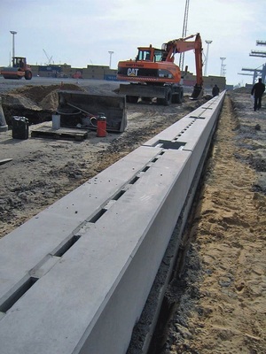 Rund 1600 m Schlitzrinne wurden im Eurogate in Bremerhafen eingebaut