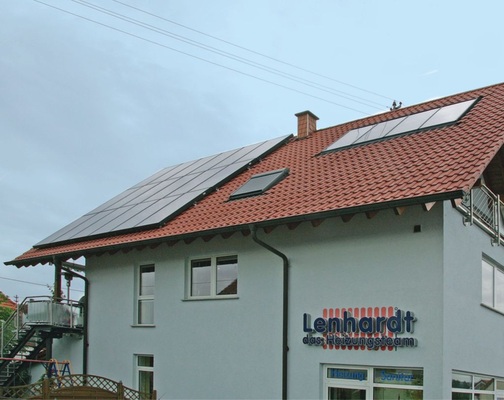 Durch die Kollektoren auf dem eigenen Dach haben die Lenhardts ein weithin sichtbares Zeichen pro Solar gesetzt. Für viele Kunden bedeutet das vor allem einen Zuwachs an Glaubwürdigkeit