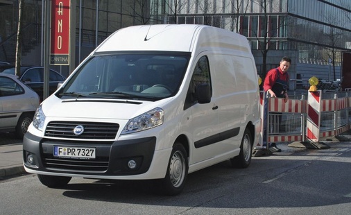 Der Fiat Scudo mit langem Radstand bringt es auf 6 m³ im Frachtraum (Hochdach plus 1 m³). Eine Werkstatteinrichtung macht den Dreitonner tauglich für die SHK-Branche