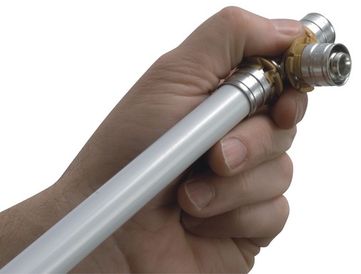 Eine 30 % schnellere Fittingmontage verspricht sich Uponor von der neuesten Generation des Verbundrohrsystems in der Dimen­sion 14—32 mm