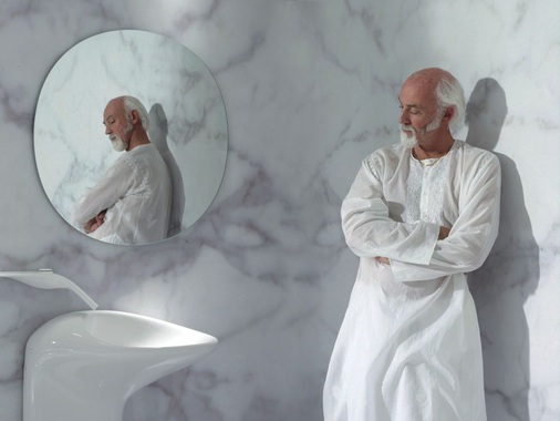 Ross Lovegrove gilt als ­Visionär, der mit ­seinen Arbeiten die Materialität unserer ­dreidimensionalen Welt zu verändern scheint