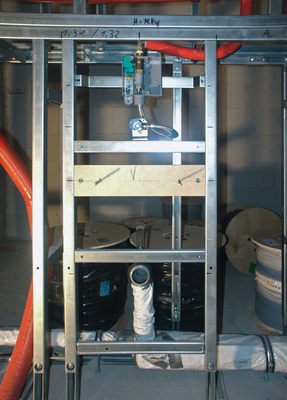 VariTEC Urinal-Element mit vormontiertem Elektronikgehäuse für die berührungslose Urinalspül-Automatic Sanicontrol 920