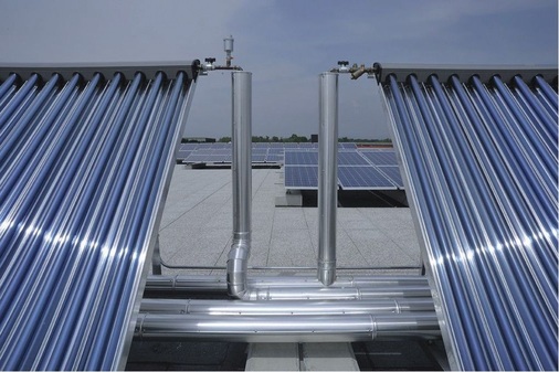Die solarthermische Anlage auf dem Dach des Cubo Rosso