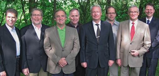 Vorstand und Aufsichtsrat der Geislinger Bad & Heizung AG (v.l.) Erich Erling (Vorstand), Hans-Peter Fischer, Ludger Wübbelt, Hubert Ressmann, Klaus Wagner, Gerhard Alber, Dieter Windmüller und Thomas Wagner