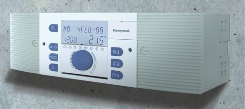 Die Smile-SDC-Regelgeräte sollen für eine energieeffiziente Einbindung von Wärmepumpen, Solaranlagen etc. sorgen