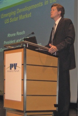Bereits heute sei die Netzparität in einigen ­Regionen der USA, wie Kalifornien oder Florida, Realität, erläuterte Rhone Resch vom US-­amerikanischen Verband der Solarindustrie