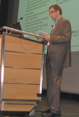 Jorg Hardt, Ernst & Young, stufte die langfristige Perspektive der Photovoltaik als positiv ein. Denn der steigende Energiebedarf setze voraus, dass es mehr Strom aus erneuerbaren Energiequellen gebe