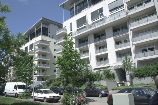Die Anlage Athlon-Place, Frankfurt, zählt rund 450 Wohneinheiten mit etwa 200 Wasser- und ­Wärmezählern. Hier führte der SHK-Betrieb Leichum 2008 schon den zweiten Eichaustausch durch - © Allmess
