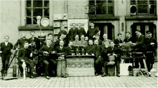 Das zweite Semester der Süddeutschen Fachschule aus dem Jahr 1909