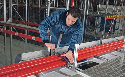 Auf neuartigen Systemprofilen lassen sich Verzurrösen beliebig positionieren und Fracht mit Zurrgurten sichern — doch nicht jeder Handwerker geht dabei auf Nummer Sicher