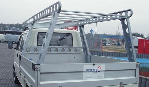 Bei einem Eigengewicht von ca. 90 kg bietet das Wiechers-System maximal 250 kg auf der Hochebene sicheren Halt für Leiter oder anderes Langgut