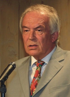 Prof. Heribert Schmitz führte die Teilnehmer weg von den konkreten Alltagssorgen und zeigte die globalen Zusammenhänge von Ressourcen, Umweltschutz und Arbeitsmärkten auf