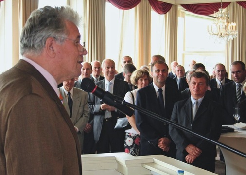 „Er ist ein Glücksfall für unser Handwerk!“, wertete ZVSHK-Präsident Werner Obermeier in seiner „extrem bayerisch“ vorgetragenen Festrede