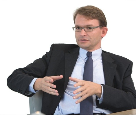 „Die Option eigener Fachregeln werden wir uns sicher vorbehalten, wenn die bisher an der Normung beteiligten Verbände und ­Gremien wie das DIN und der DVGW nicht wieder mehr auf die Forderungen der Verarbeiter eingehen.”Elmar Esser