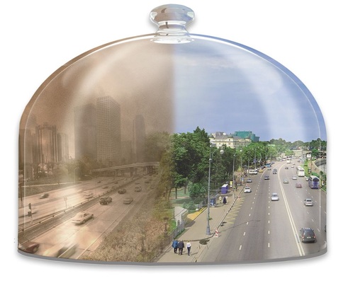 Dicke Luft in den Städten: Vor allem technisch veraltete, mit Holz befeuerte Kleinanlagen tragen zur Feinstaubbelastung maßgeblich bei. Zudem verursachen schlecht befeuerte Öfen erhebliche Belästigungen durch Geruch, Qualm und Rauch.