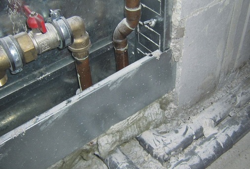 14 Verteilerträger und Rohrdurchführungen sind auf diese Weise ausgeführt nicht feuer- und rauchwiderstandsfähig.