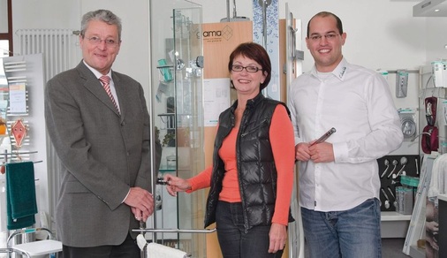 Auf 70 m² finden hier eine Handduschenpräsentation sowie exklusive Ausstattungselemente wie die Badewanne Sundeck von Duravit ihren Platz.