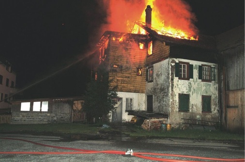 Die Anforderungen an den baulichen Brandschutz stellt das Feuer: Es gilt der Schutz, die Unversehrtheit des Nachbarn.