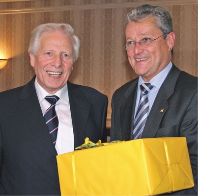 Vom Vorstand in den Ruhestand: Für Rolf Richter (links) gab es ein herzliches Danke durch den neuen Präsidenten für die langjährigen ehrenamtlichen Tätigkeiten.