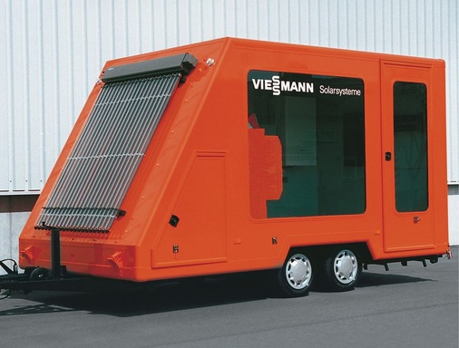 Auch die Info- und Solarmobile der Heiztechnikhersteller bieten Technik zum Anfassen vor Ort beim Fachhandwerker.