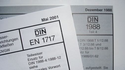 Bestens geregelt? Derzeit stehen zwei Normen für den Trinkwasserschutz zur Verfügung — aber hat der Fachmann wirklich eine Wahl?