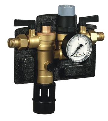 Nachfüllkombinatio­nen bestehen meist aus einem Systemtrenner zur Absicherung und einem Druckminderer zur automatischen Nachspeisung des Heizungsfüllwassers.